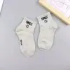 Meias Infantis de Atacado Simples Meia-Calça Masculina e Feminina Respirável Meias Infantis Casuais para Crianças Maiores de Primavera e Verão com Rosto Sorridente