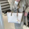 Bolsa Tote Retrô Tendência Transfronteiriça para Mulheres, Novo Modelo Inverno 2026, Grande Capacidade, Bolsa de Ombro de Luxo Leve, Bolsa de Braço Tendência