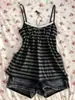 Nova Moda de Verão Tendência Sexy Menina Quente Peça de Roupa Exterior Design Top Regata Listrado Preto e Branco com Decote Halter
