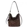 Bolsa de ombro de camurça com estampa de leopardo, bolsa de mão retrô simples de grande capacidade, bolsa transversal estilosa de estilo descontraído