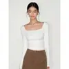 Camiseta Branca de Manga Longa com Gola U Grande para Mulheres, Top Elegante Simples Justo ao Corpo
