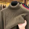 Suéter de invierno para hombre de cuello alto, engrosado para abrigar, adecuado para hombres de mediana edad, con diseño de punto trenzado, corte holgado y se puede usar como capa base o prenda superior