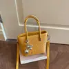 Bolsa de ombro altamente estilosa e espaçosa, portátil e versátil para sair, bolsa de axila feminina 2026, bolsa tote simples e elegante para o dia a dia