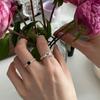 Design Minimalista de Nicho Anel Torcido de Coração Preto em Prata Esterlina para Mulheres, Fashionável e Único, Estilo Estudante, Estilo Doce e Cool