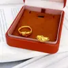 Anillo de corazón y flor de ciruelo chapado en oro, moderno y lujoso, una pieza de joyería única y elegante para mujeres, perfecta para bodas y ocasiones especiales, con un diseño abierto