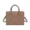 Bolso de mano para mujer con corazón en relieve de estilo nuevo transfronterizo, un bolso de hombro ligero y lujoso de retazos, un bolso cruzado moderno y casual
