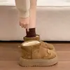 Novas Botas Curtas de Solado Grosso de Inverno para Mulheres, Forradas com Lã e Espessadas para Aquecimento, Sapatos de Algodão Pão, Antiderrapantes, Aumentam a Altura, Botas de Pelo
