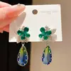Aretes de gota con incrustaciones de diamantes y pasador de plata, sensación de lujo ligero y alta gama, aretes vintage de estilo corte francés para mujer con un diseño único