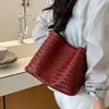 Bolsa Feminina de Axila 2026 Nova Tendência Verão High-End Nicho Luxo Leve Padrão Trançado para o Dia a Dia Bolsa de Ombro Tipo Saco
