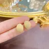 Pendientes Curvos para Mujer Exquisitos Simples Pendientes Atmosféricos Nuevos Explosivos Lujo Ligero Nicho Sentido del Diseño Pendientes de Celebridad de Internet