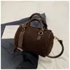 Bolsa de pelúcia Boston pequena e estilosa para outono e inverno para mulheres, nova bolsa almofada vintage de lã de cordeiro, bolsa de ombro e transversal