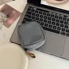 Bolsa de cosméticos cilíndrica de nailon liso estilo ins sal simple para el trabajo portátil tela resistente a las manchas bolsa de almacenamiento de gran capacidad