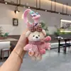 Bufanda de Suéter Linda Muñeco Oso Llavero Dibujo Animado Creativo Muñeco Lazo Colgante de Bolso Colgante de Moda