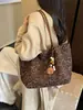 Bolso tote nuevo de estampado de leopardo 2026, gran capacidad, adecuado para ir al trabajo, bolso de hombro elegante y versátil, que irradia un ambiente sofisticado y retro