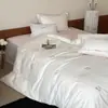 Juego de cuatro piezas 100% algodón de fibra larga en estilo princesa rosa con funda nórdica bordada de rosa francés, ropa de cama 100% algodón
