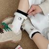 Calcetines Zhuji primavera y otoño e invierno bordado calcetines Hello Kitty algodón coreano boca de capullo lindo caricatura calcetines de felpa mujer