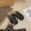 Mocasines de punto hueco transpirables sin cordones para mujer, nuevas chanclas de verano para exteriores de suela plana que aumentan la altura y puntera cerrada