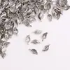 Accesorios de aleación diy colgante fresco arce oreja pulsera collar accesorios una variedad de colgantes de joyería al por mayor