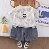 Conjunto de Verão para Meninos 2026 Novo Estilo Roupas de Verão para Bebê Camuflado Manga Curta Conjunto de Duas Peças de Verão Tendência Atacado