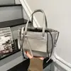 Bolso Tote de Hombro Cruzado Versátil de Moda Exquisita de Gama Alta Transfronterizo Diseño de Nicho para Viajes de Verano 2026