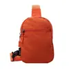 Bolsa de Ombro Casual Simples Texturizada Moda Nova Estilo Cruzado com Design de Nicho Estiloso e Único, Bolsa de Peito Feminina com Múltiplos Compartimentos