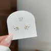 Pendientes de Botón Mariposa con Goteo de Aceite Blanco Leche Suaves para Mujer Colgante de Gota de Agua Exquisitos Pequeños y Delicados Chica Elegante como un Hada Mejor Amiga Pendiente de Dos Colores