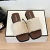 Elegantes y mullidos nuevos pantuflas de pelo estilo coreano para mujer, ideales para usar en exteriores, con diseño de punta cuadrada 2026