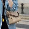 Bolsa Saco de Couro Genuíno Feminina 2024 Nova Bolsa de Ombro Transversal Versátil Grande Capacidade Bolsa de Mão Feminina Nicho de Alto Padrão