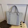 2026 Verão Nova Moda Simples Chique Design de Nicho Versátil Grande Capacidade Alto Valor Bolsa de Mão Tote