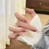 Nueva colección de arte de uñas en color ciruela, que incluye pegatinas para uñas y uñas postizas removibles