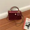 Bolsa Doce de Luxo para Revenda Bolsa Quadrada Pequena Bolsa Feminina Outono 2026 Nova Cor Sólida Xadrez Bolsa de Ombro Única Bolsa Transversal Tendência
