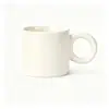 Caneca redonda rechonchuda com alça redonda e color blocking altamente atraente com logotipo personalizado, uma caneca de cerâmica de alta qualidade adequada como presente de feriado ou lembrança
