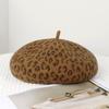 Boina de Lã com Estampa de Leopardo Outono/Inverno Chapéu de Pintor Retrô Feminino Chapéu de Botão Britânico Quente Chapéu Versátil Elegante Semente de Gergelim