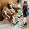 Sapatos para meninas, tênis esportivos infantis, novos modelos primavera e outono 2026, sapatos casuais para atividades ao ar livre para meninas e crianças mais velhas