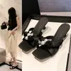 Sandalias de tiras estilo francés con estampado floral impresionantes para mujer, nuevo modelo verano 2026, adecuadas para combinar con faldas, sandalias de tacón alto estilo hada