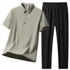 Conjunto de Dos Piezas para Hombre de Verano: Camisa Polo de Manga Corta Transpirable de Seda de Hielo y Pantalones Largos para Deportes y Ocio Juvenil, Transpirable de Seda de Hielo