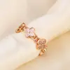 Anillo Abierto de Trébol de la Suerte con Diamantes Completos de Venta Caliente en Tiktok para Mujeres, Estilo Europeo y Americano, Lujo Ligero Ins, Anillo que no se decolora