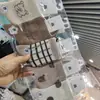 Calcetines de algodón para niños Otoño e Invierno, calcetines de moda de media pantorrilla, calcetines frescos, lindos, de moda universitaria, en stock, venta al por mayor de fábrica