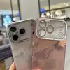 Funda de Teléfono Minimalista de Gama Alta con Patrón de Plumas para Apple 17 Pro Max, Compatible con 16 Pro Max, Galvanizada para 15 Pro y 14 Pro