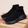 Nuevos calcetines-zapatos transfronterizos para hombre para otoño e invierno, zapatos slip-on ligeros para pareja, zapatos deportivos casuales de aumento de altura para hombre