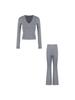 Camiseta Base Ajustada Gris Sexy de Cuello en V y Mangas Largas Camiseta de Mujer Otoño Traje Casual Pantalones de Cintura Alta Ligeramente Acampanados Conjunto de Dos Piezas