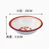 Bandejas de chá de esmalte antigas, pratos de hot pot estilo rua, hot pot apimentado, pratos estilo retrô, frango em prato grande e maocai (um tipo de hot pot de Sichuan).