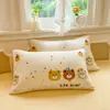 Conjunto de Quatro Peças de Veludo Leite Fresco e Fofo de Inverno, Conjunto de Três Peças de Flanela Espessa e Quente Estilo Cartoon para Dormitórios Estudantis