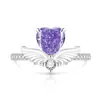 Anillo de Alas de Ángel con Forma de Corazón Cortado Flor de Hielo de Piedra Preciosa de Color de Venta Caliente en Transmisión en Vivo, Anillo de Alas con Forma de Corazón de Diamante de Alto Carbono Galvanizado en Oro Real