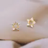 Pendientes Pequeños de Estrella con Baño de Oro de 18K sobre Plata de Ley S925 Micro-Pavimentados con Circonita para Mujer, Pequeños, Exquisitos y Versátiles Clavos de Hélice de Oreja de Gama Alta