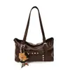 Bolso tote de remaches negros transfronterizo, nueva colección 2026, bolso de hombro de alta gama y ligero, diseño único, y un bolso de axila imprescindible