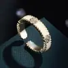 Anel Aberto de Alta Qualidade com Borda Dentada de Trevo de Quatro Folhas da Sorte, Liga de Cobre com Zircônia Esmaltada com Design de Gotejamento de Óleo, Aro Ajustável
