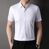 Camisa de verano nueva de color sólido, camisa de manga corta para hombre 2023, camisa de media manga transpirable sin costuras para hombre