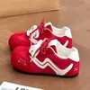 Zapatos Deportivos de Entrenamiento Alemanes para Mujer 2026 Primavera/Otoño Nuevos con Bloques de Color Blanco y Negro Bordado, Ocultos para Aumentar la Altura, Suela Suave, Transpirables, Versátiles, Punta Redonda