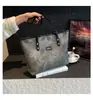 Bolsa Tote Grande de Contraste Colorido Retrô Feminina 2025 Nova Bolsa Tote de Ombro para Início do Outono Bolsa Casual para Trabalho e Deslocamento